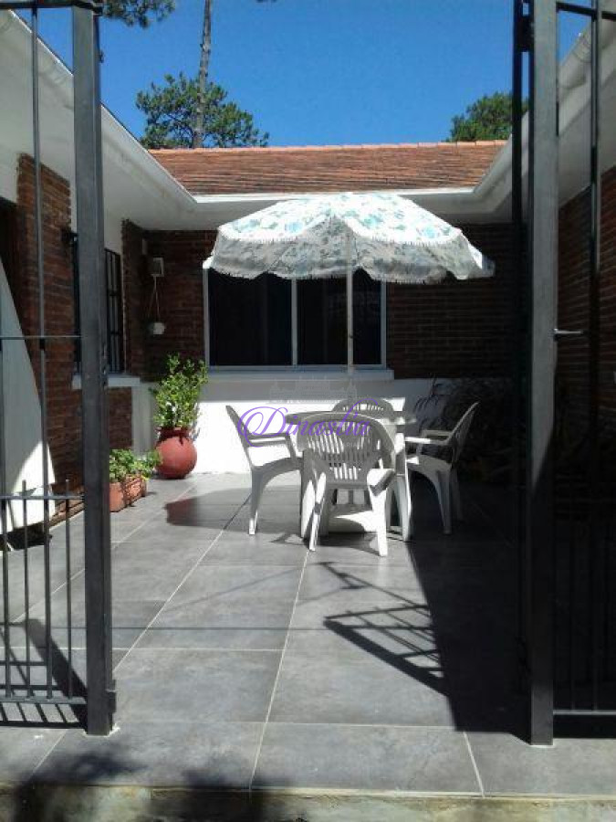 Casa ID.11 - Alquiler temporario Casa de 3 dormitorios en Playa Mansa, Punta del Este.