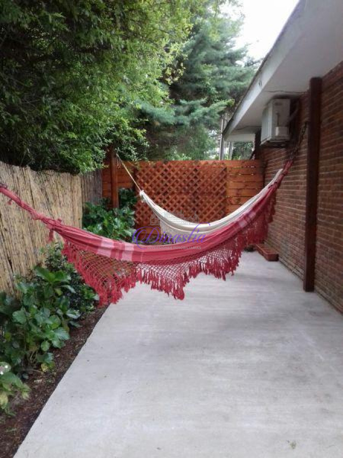 Casa ID.11 - Alquiler temporario Casa de 3 dormitorios en Playa Mansa, Punta del Este.