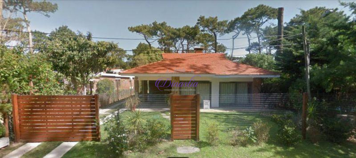 Casa ID.11 - Alquiler temporario Casa de 3 dormitorios en Playa Mansa, Punta del Este.