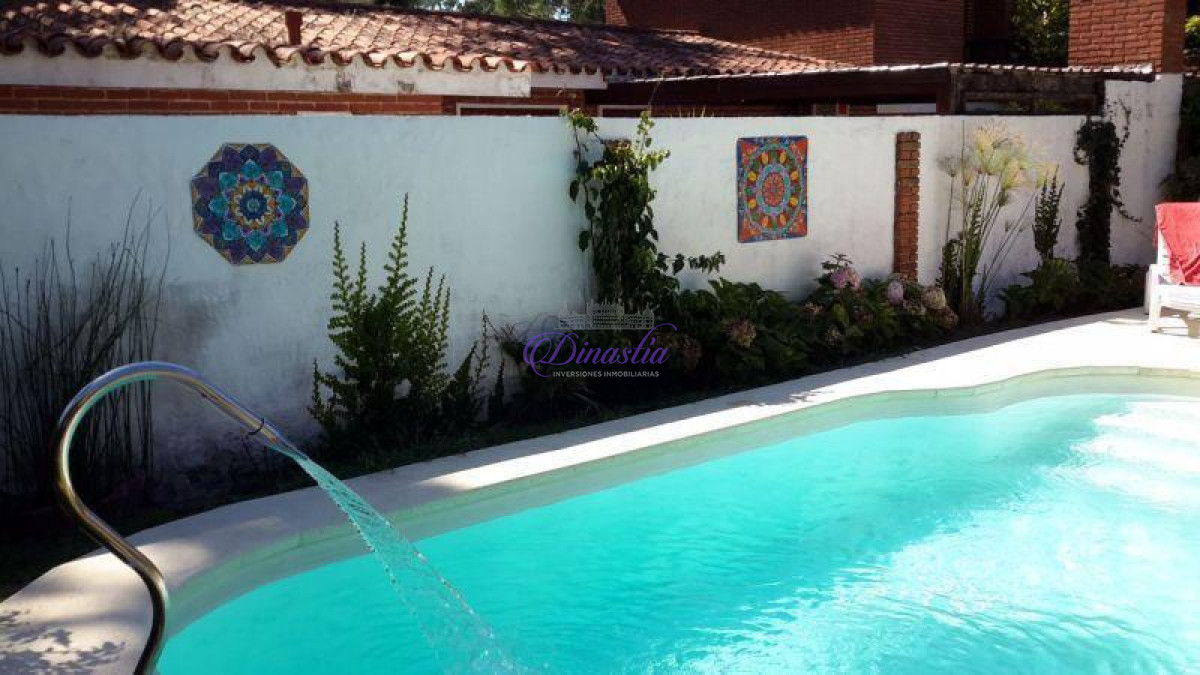 Casa ID.11 - Alquiler temporario Casa de 3 dormitorios en Playa Mansa, Punta del Este.