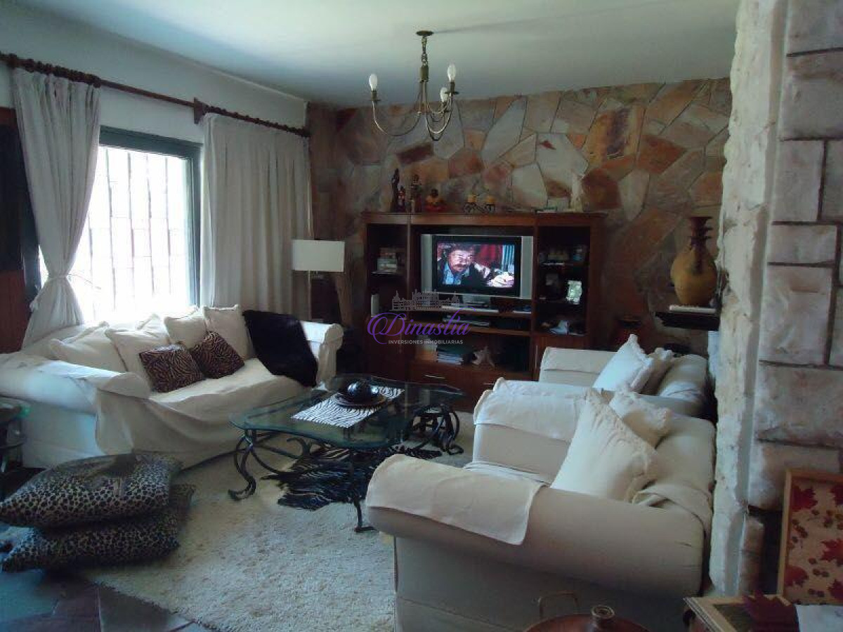 Casa ID.11 - Alquiler temporario Casa de 3 dormitorios en Playa Mansa, Punta del Este.