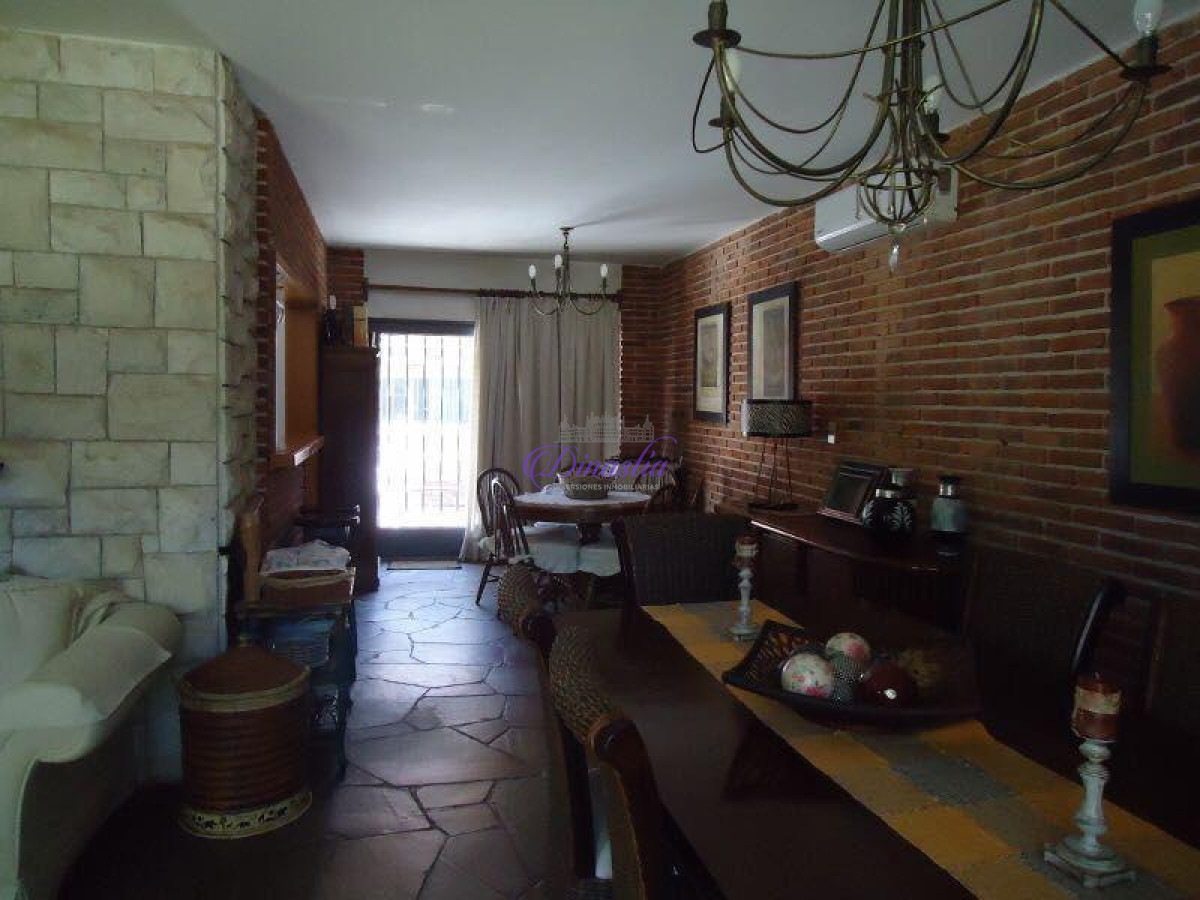 Casa ID.11 - Alquiler temporario Casa de 3 dormitorios en Playa Mansa, Punta del Este.