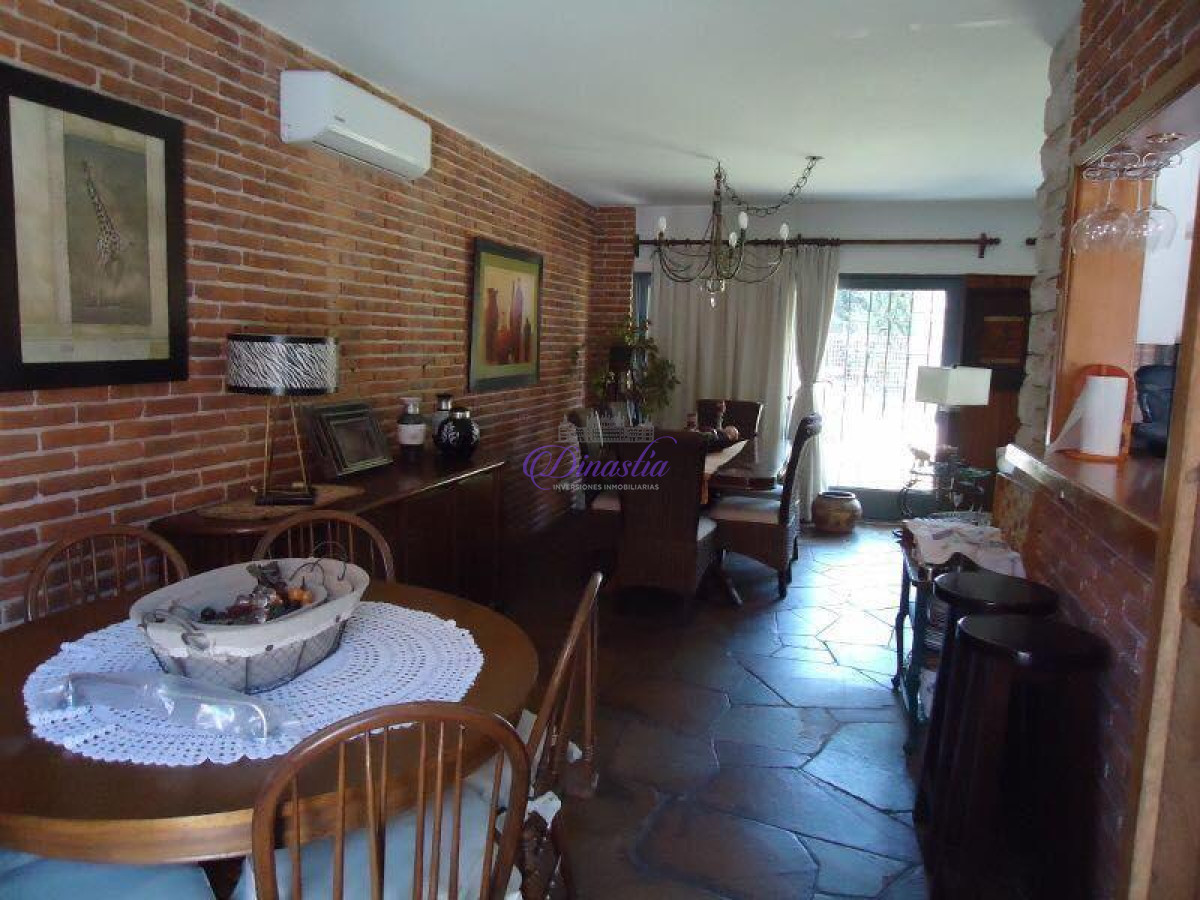 Casa ID.11 - Alquiler temporario Casa de 3 dormitorios en Playa Mansa, Punta del Este.