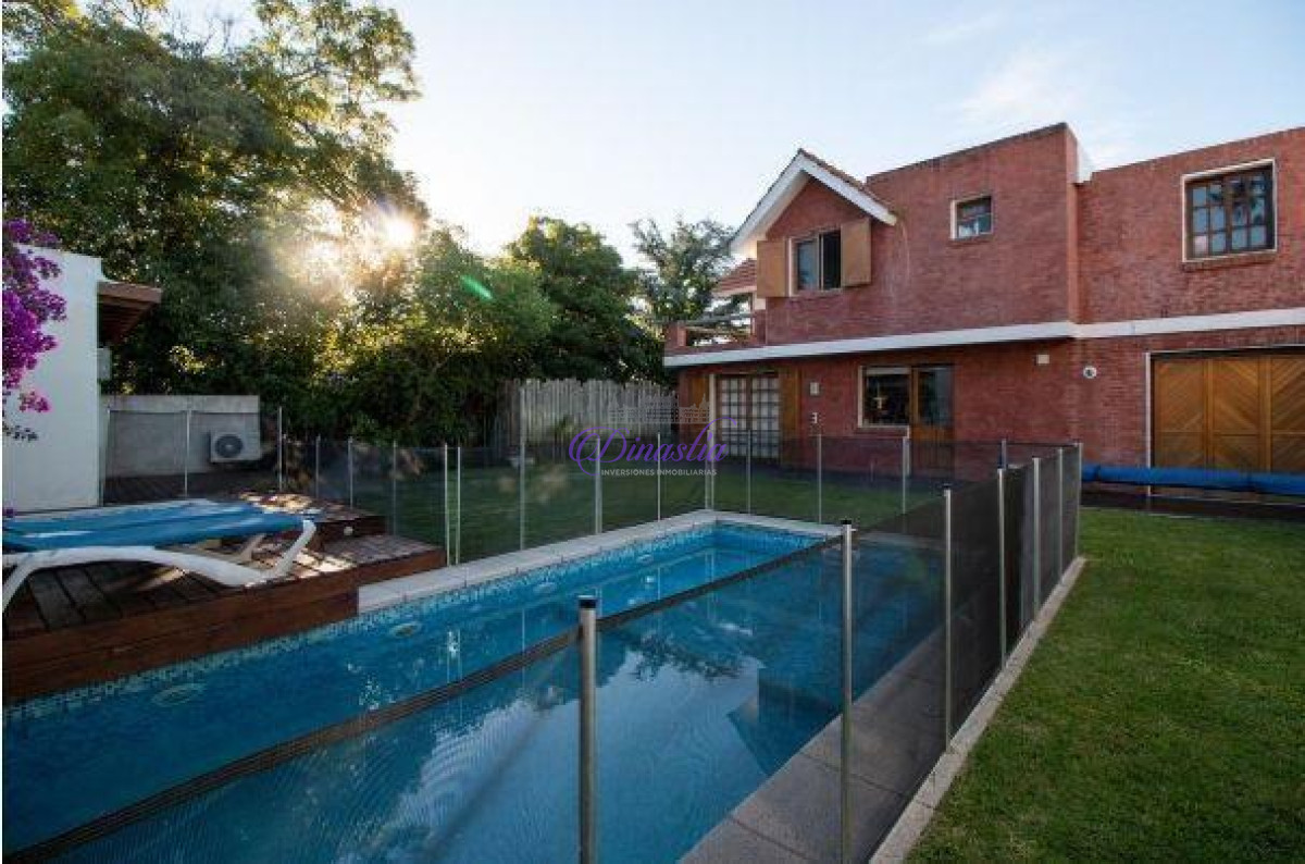 Casa ID.12 - Alquiler temporario Casa de 3 DORMITORIOS y dependencia en Playa Mansa, Punta del Este.