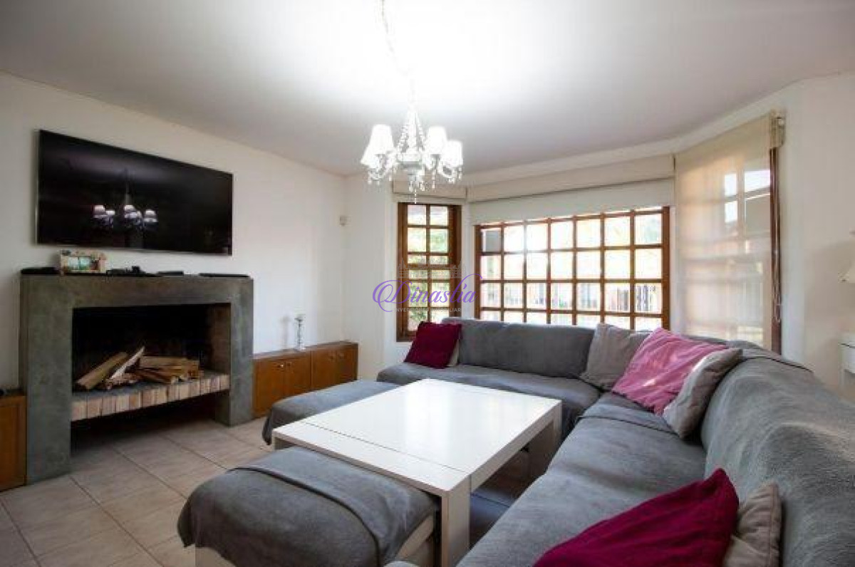 Casa ID.12 - Alquiler temporario Casa de 3 DORMITORIOS y dependencia en Playa Mansa, Punta del Este.