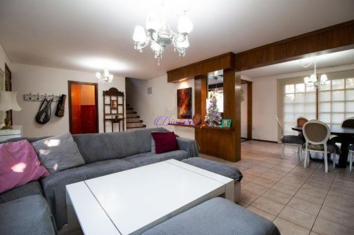 Casa ID.12 - Alquiler temporario Casa de 3 DORMITORIOS y dependencia en Playa Mansa, Punta del Este.