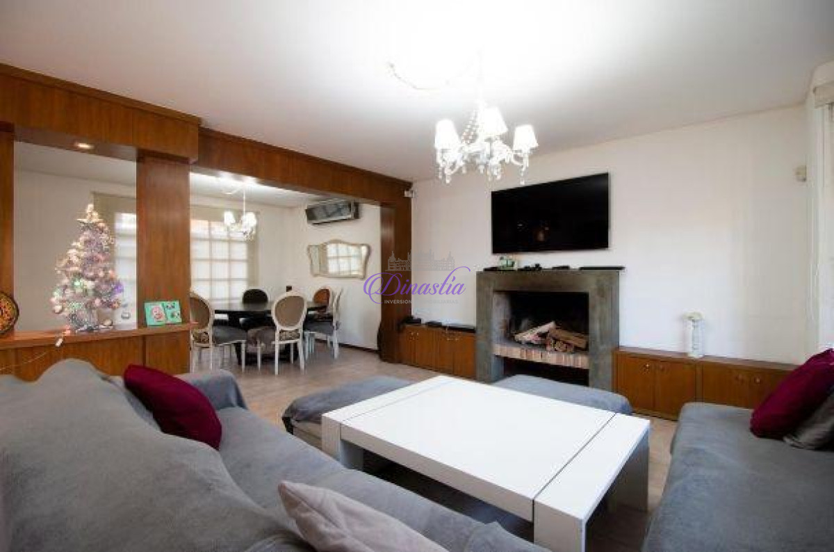 Casa ID.12 - Alquiler temporario Casa de 3 DORMITORIOS y dependencia en Playa Mansa, Punta del Este.