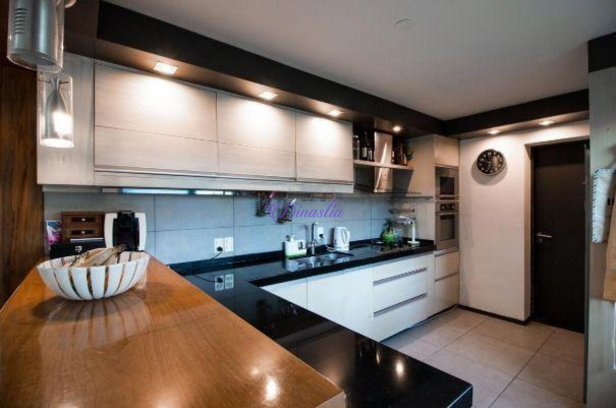 Casa ID.12 - Alquiler temporario Casa de 3 DORMITORIOS y dependencia en Playa Mansa, Punta del Este.