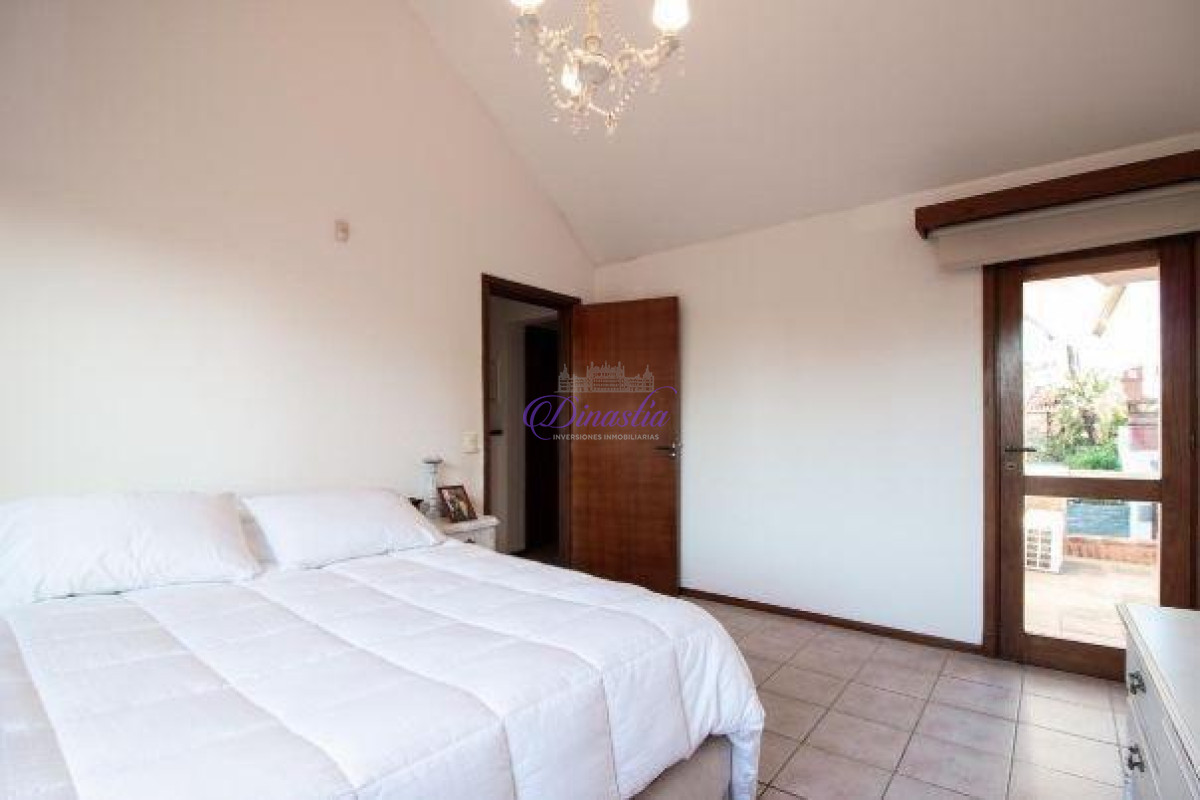 Casa ID.12 - Alquiler temporario Casa de 3 DORMITORIOS y dependencia en Playa Mansa, Punta del Este.