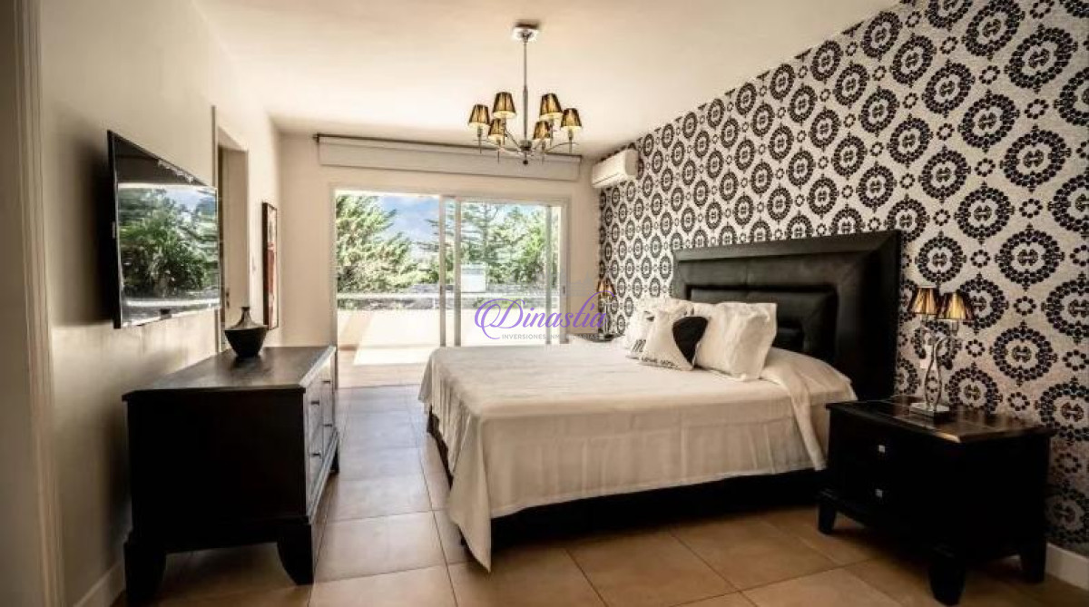 Casa ID.46 - Venta y Alquiler temporario de excelente Casa 4 dormitorios en Boulevard Park, Punta del Este.