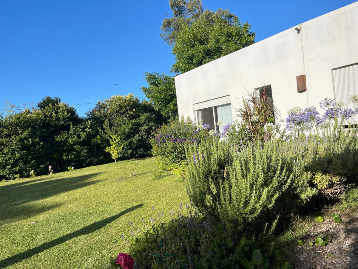 Casa ID.49 - Alquiler Temporario Casa de 3 dormitorios en La Barra, Maldonado.