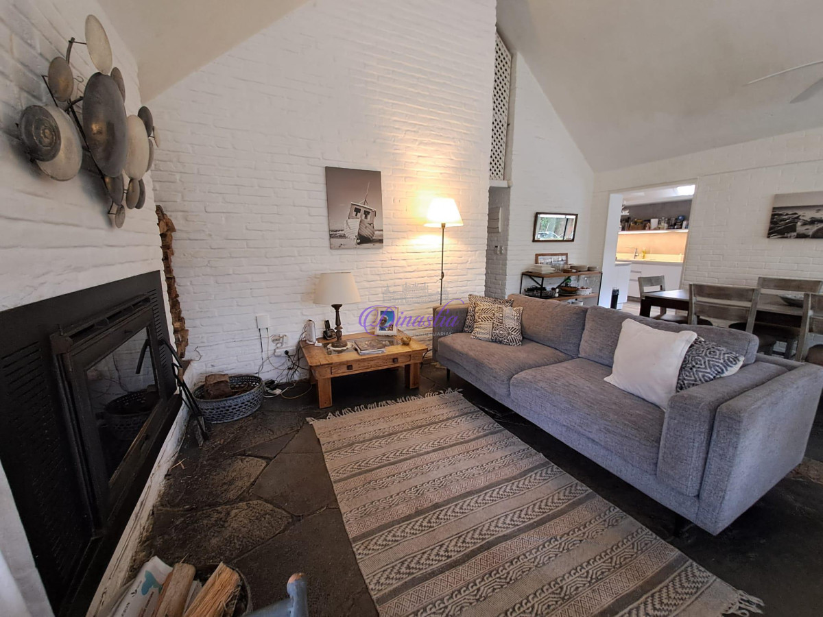 Casa ID.64 - Alquiler temporario Casa de 3 dormitorios en Pinares, Punta del Este.