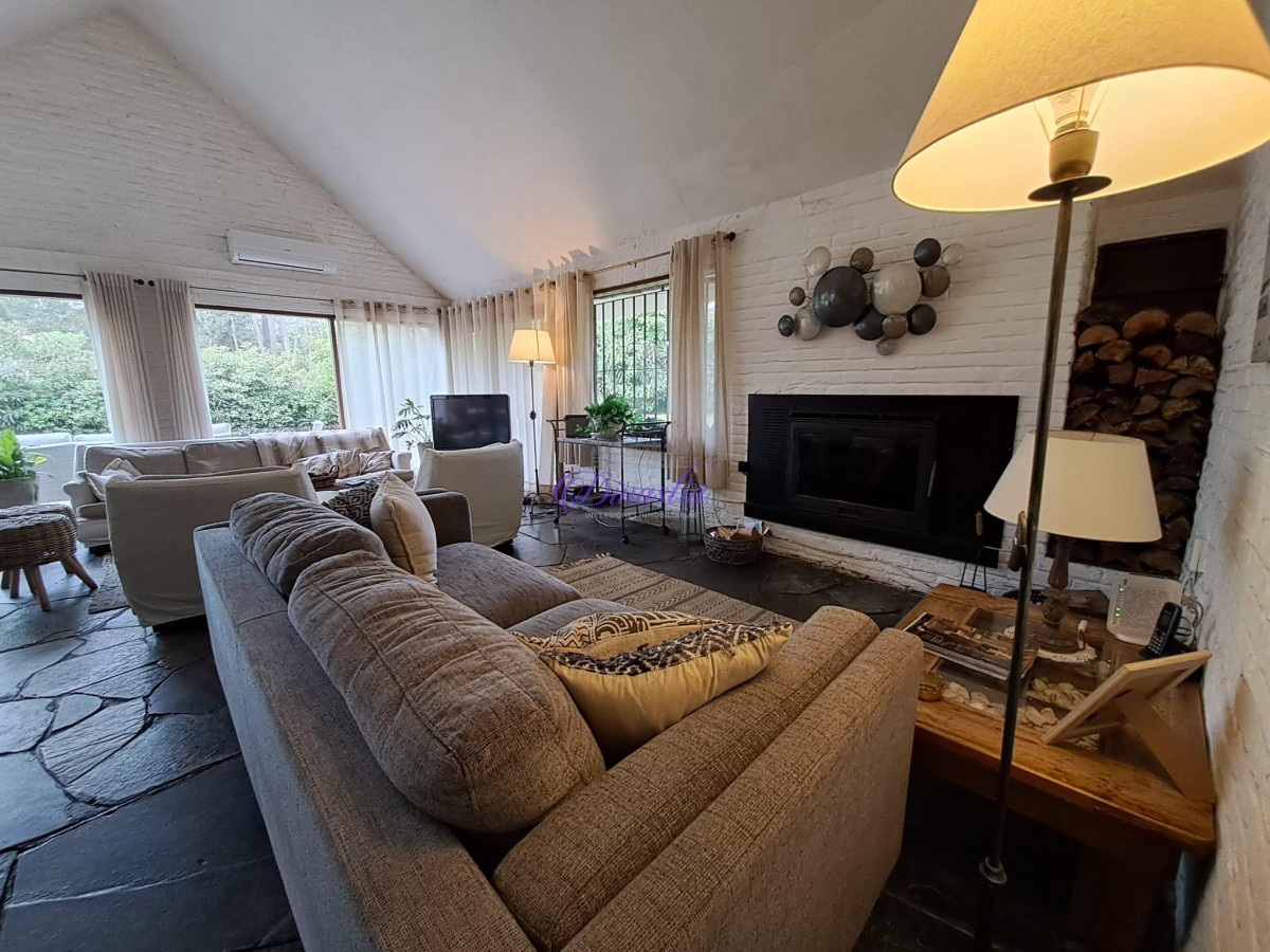 Casa ID.64 - Alquiler temporario Casa de 3 dormitorios en Pinares, Punta del Este.