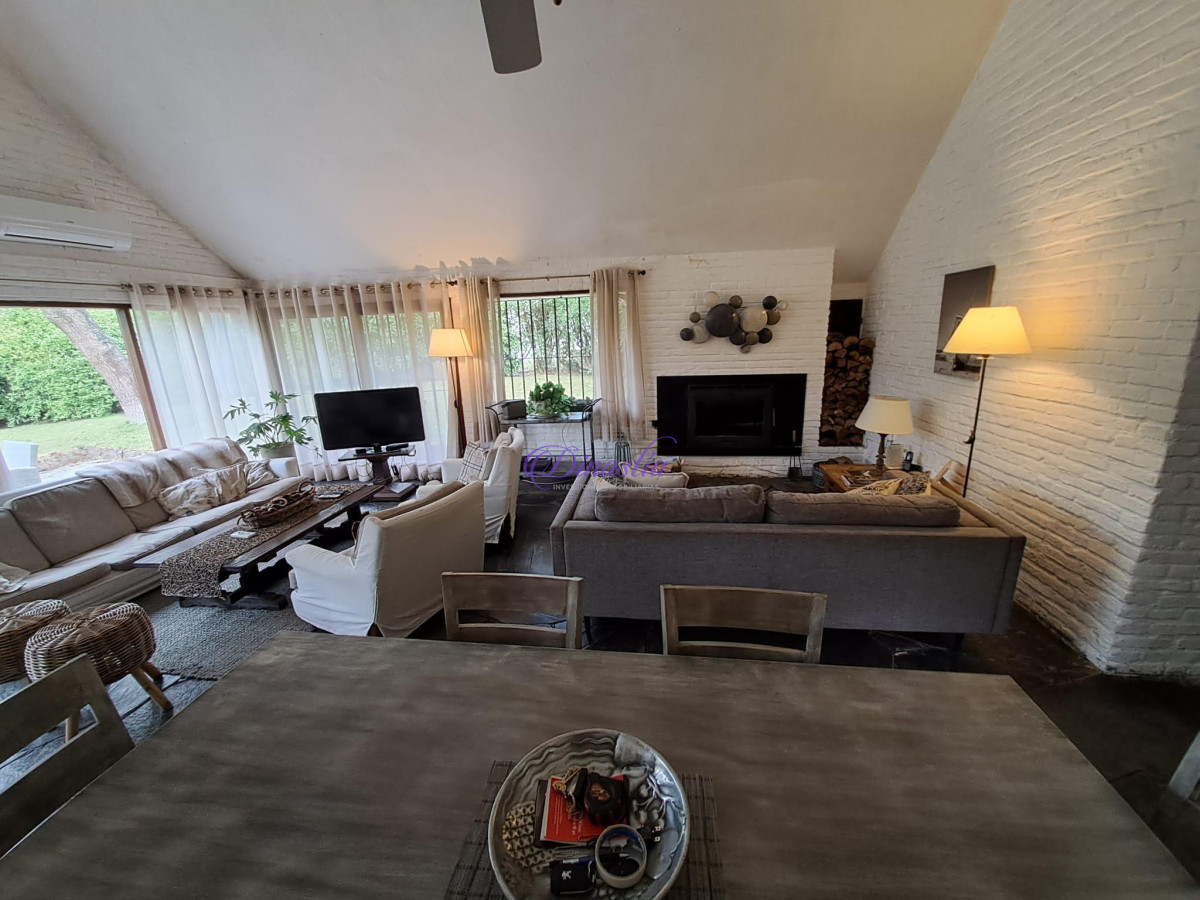 Casa ID.64 - Alquiler temporario Casa de 3 dormitorios en Pinares, Punta del Este.