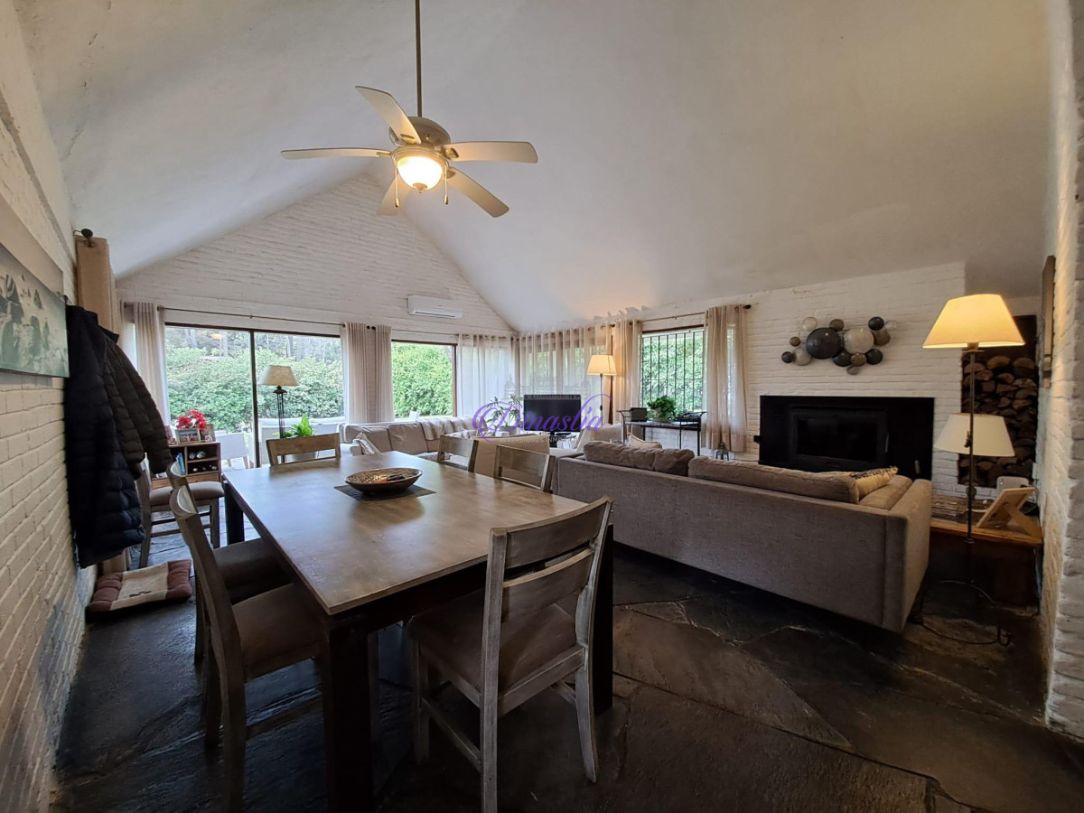 Casa ID.64 - Alquiler temporario Casa de 3 dormitorios en Pinares, Punta del Este.