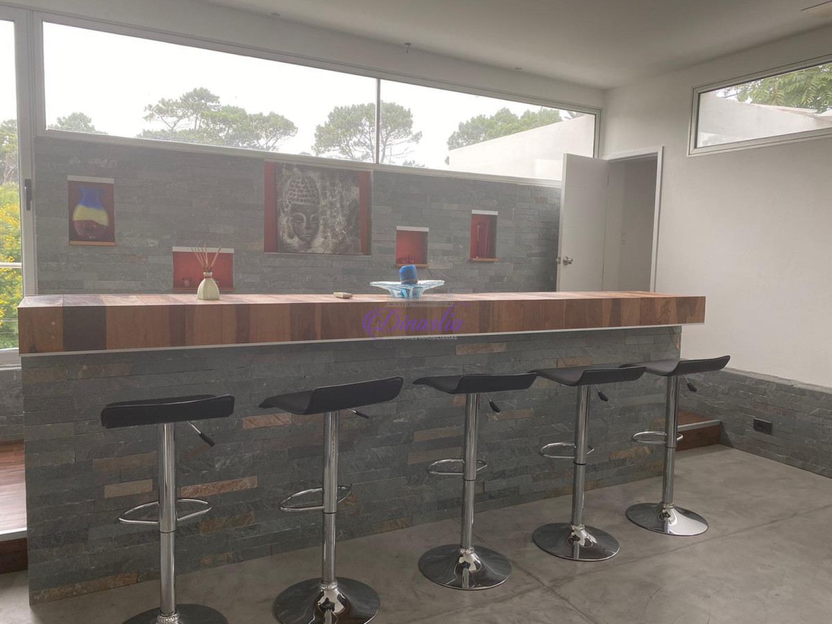Casa ID.68 - Venta y Alquiler temporario Casa estilo minimalista 4 dormitorios en Rincon del Indio, Punta del Este.