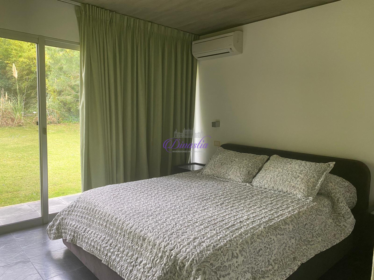 Casa ID.68 - Venta y Alquiler temporario Casa estilo minimalista 4 dormitorios en Rincon del Indio, Punta del Este.