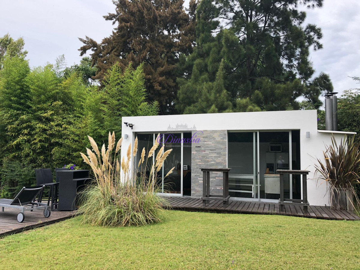 Casa ID.68 - Venta y Alquiler temporario Casa estilo minimalista 4 dormitorios en Rincon del Indio, Punta del Este.