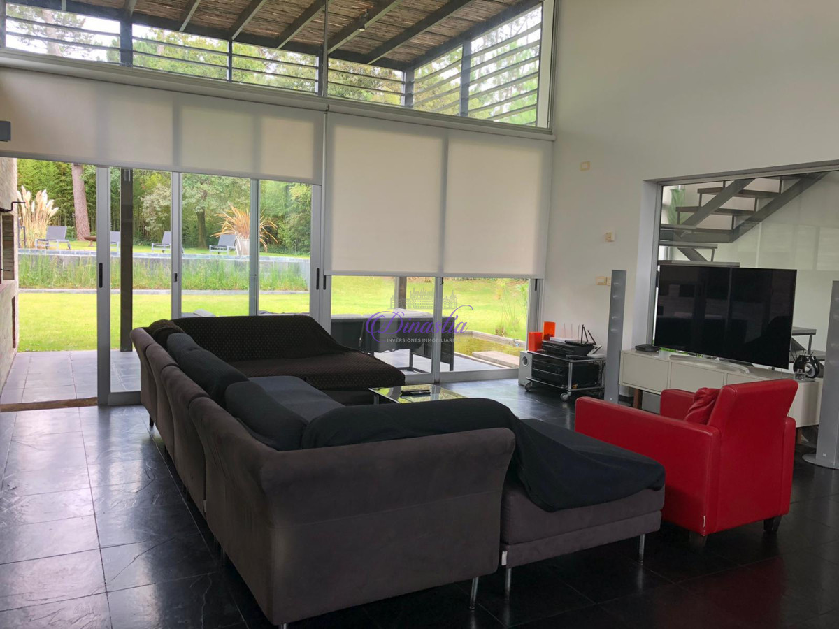 Casa ID.68 - Venta y Alquiler temporario Casa estilo minimalista 4 dormitorios en Rincon del Indio, Punta del Este.