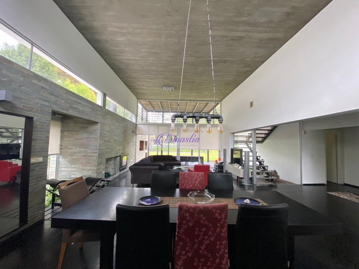 Casa ID.68 - Venta y Alquiler temporario Casa estilo minimalista 4 dormitorios en Rincon del Indio, Punta del Este.
