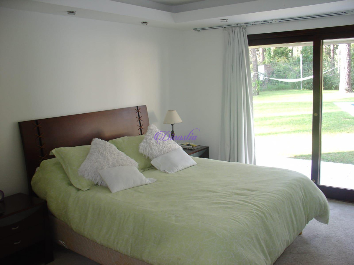 Casa ID.90 - Venta Casa de 4 dormitorios y dependencia en San Rafael, Punta del Este.