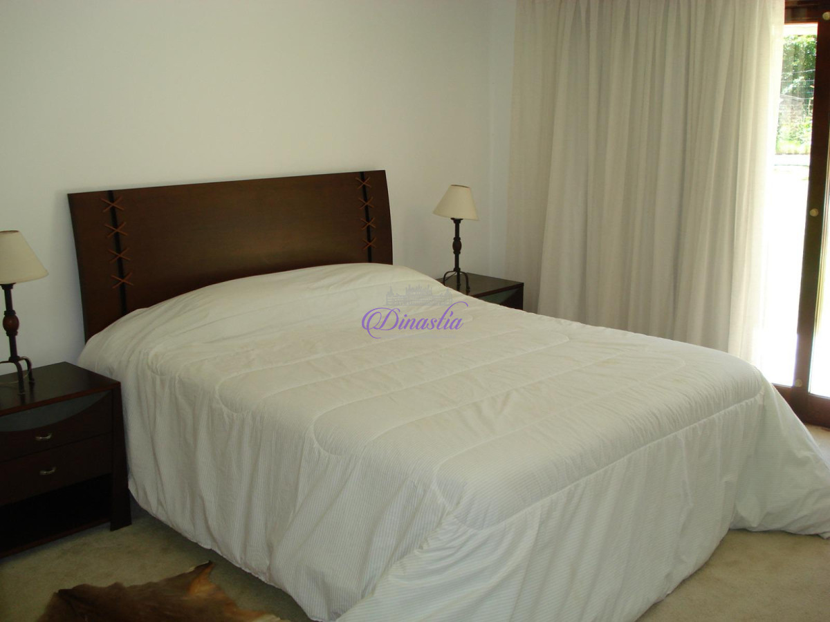 Casa ID.90 - Venta Casa de 4 dormitorios y dependencia en San Rafael, Punta del Este.