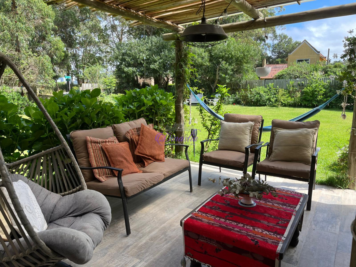 Casa ID.49 - Alquiler Temporario Casa de 3 dormitorios en La Barra, Maldonado.