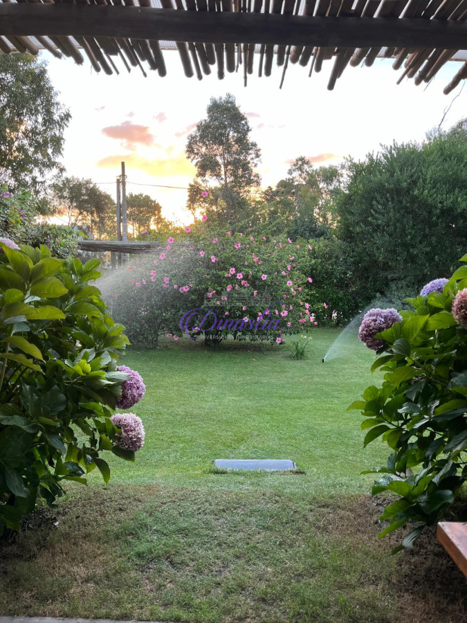 Casa ID.49 - Alquiler Temporario Casa de 3 dormitorios en La Barra, Maldonado.