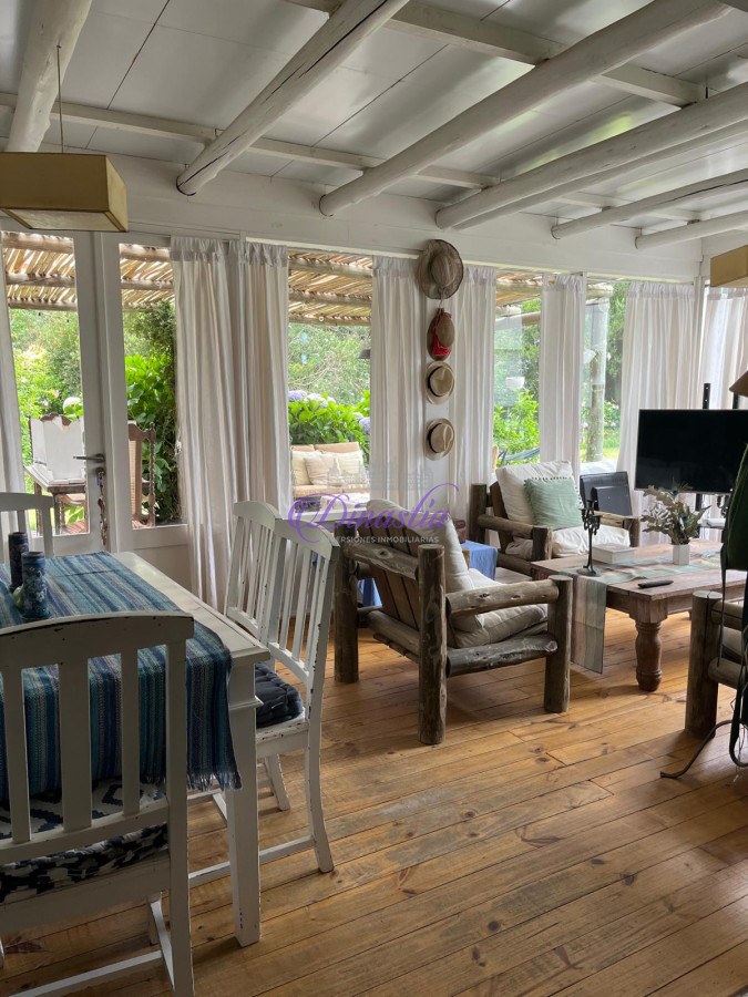 Casa ID.49 - Alquiler Temporario Casa de 3 dormitorios en La Barra, Maldonado.