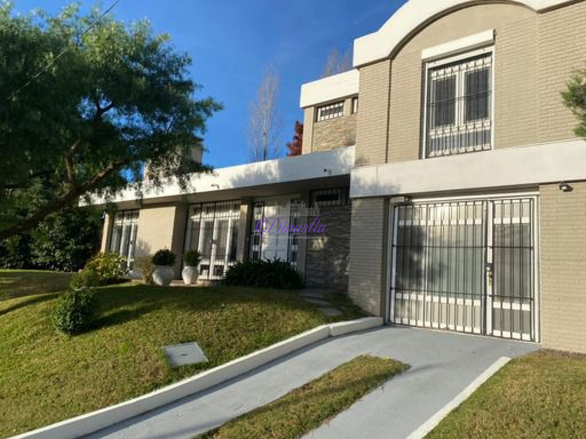 Casa ID.398 - Venta Casa 3 dormitorios y dependencia en Barrio Golf, Punta del Este