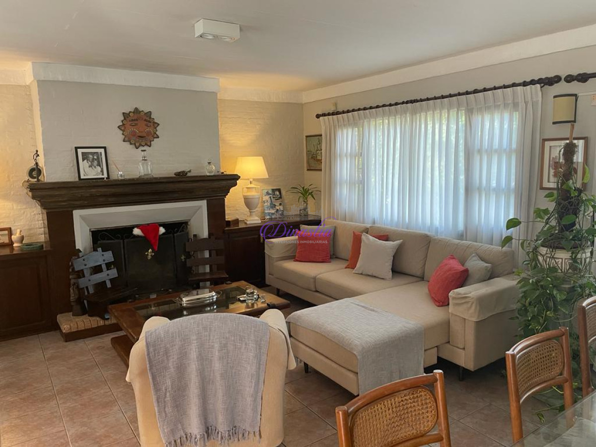 Casa ID.15 - Alquiler temporario Casa de 4 dormitorios en Marly, Punta del Este.