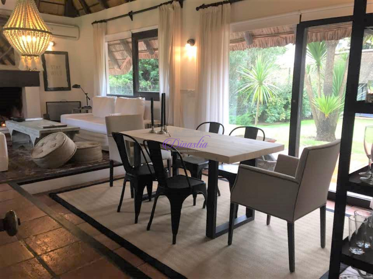 Casa ID.18 - Alquiler Temporario Casa de 3 dormitorios en Rincon del Indio, Punta del Este.