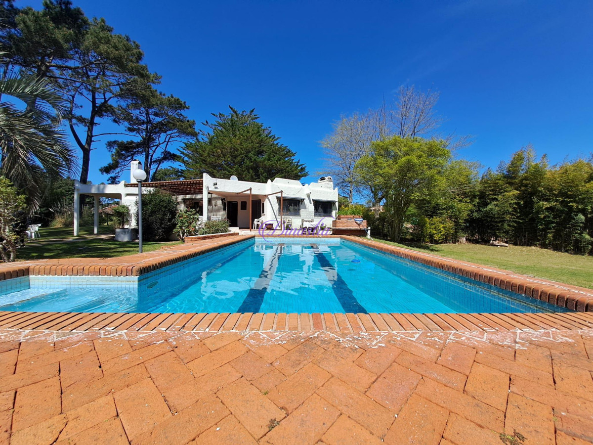 Casa ID.29 - Alquiler Temporario Casa de 4 dormitorios en Rincón del Indio, Punta del Este.