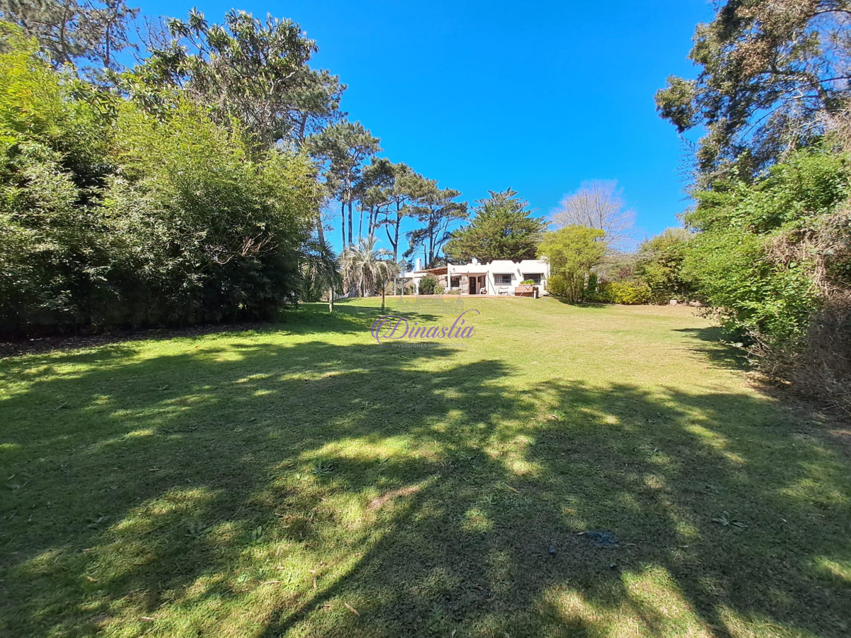 Casa ID.29 - Alquiler Temporario Casa de 4 dormitorios en Rincón del Indio, Punta del Este.
