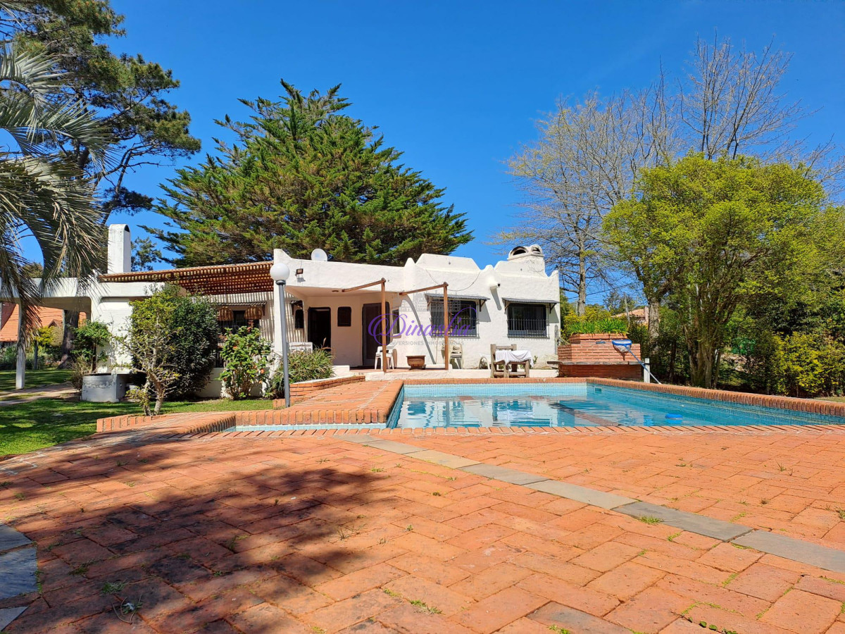 Casa ID.29 - Alquiler Temporario Casa de 4 dormitorios en Rincón del Indio, Punta del Este.