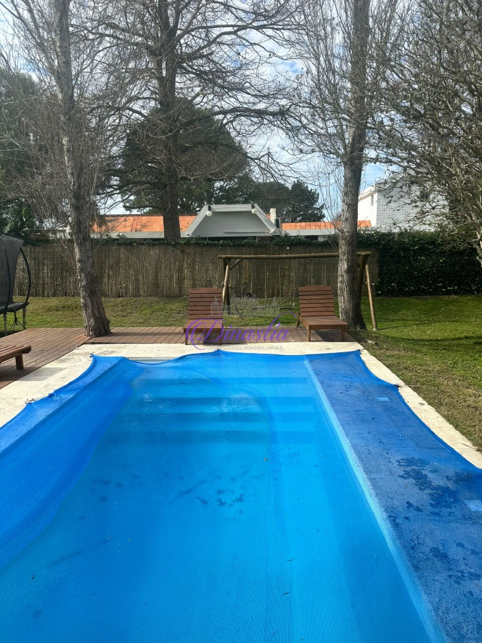 Casa ID.398 - Venta Casa 3 dormitorios y dependencia en Barrio Golf, Punta del Este