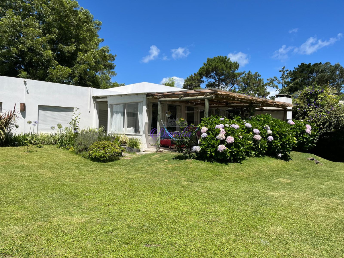 Casa ID.49 - Alquiler Temporario Casa de 3 dormitorios en La Barra, Maldonado.