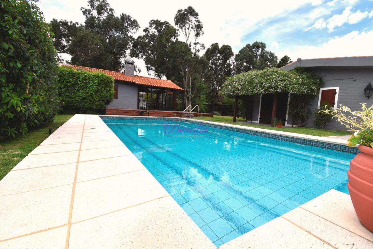 Casa ID.31 - Alquiler temporal Casa de 5 dormitorios en Pinares, Punta del Este.