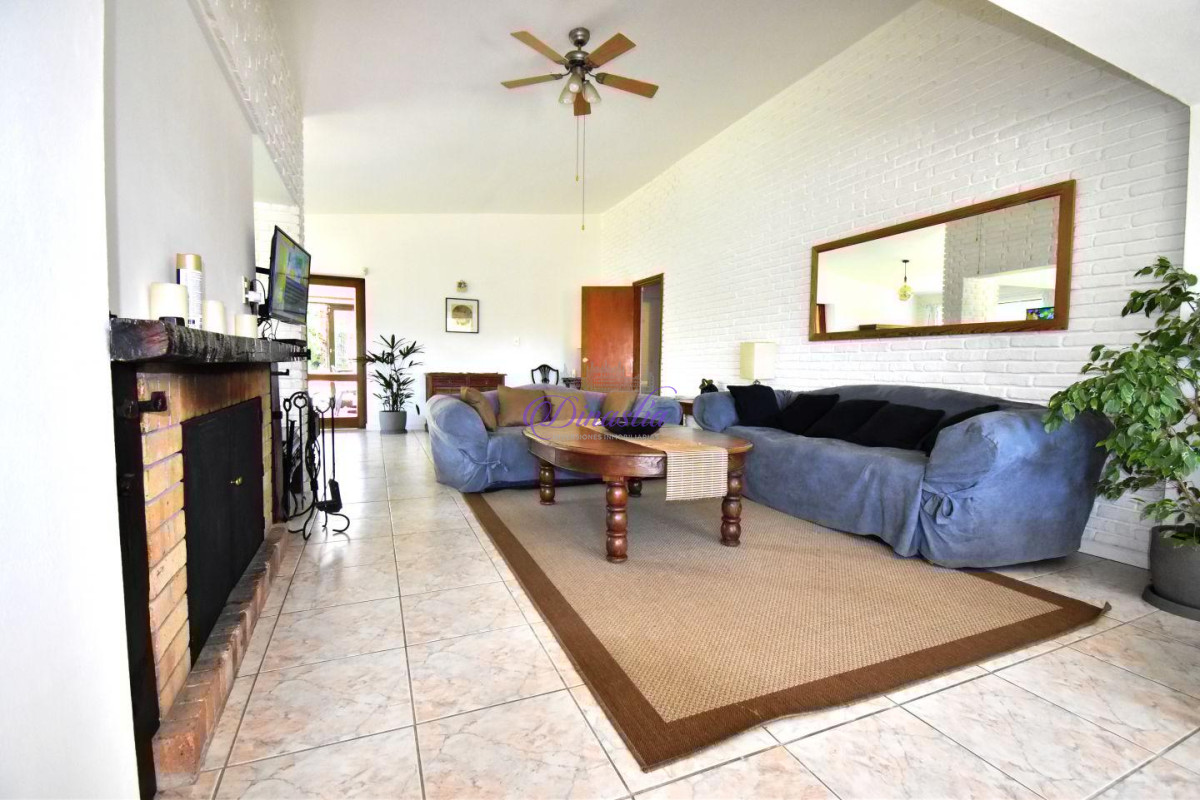 Casa ID.31 - Alquiler temporal Casa de 5 dormitorios en Pinares, Punta del Este.