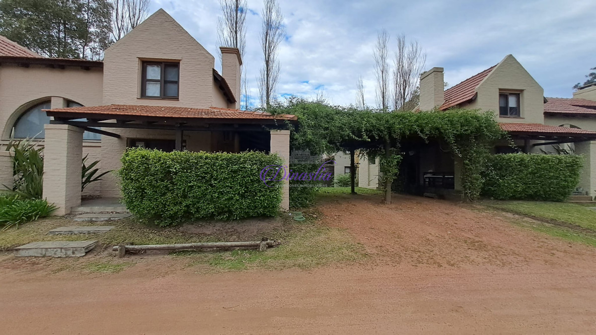 Casa ID.214 - Venta Casa 2 dormitorios en Barrio Privado de Pinares, Punta del Este