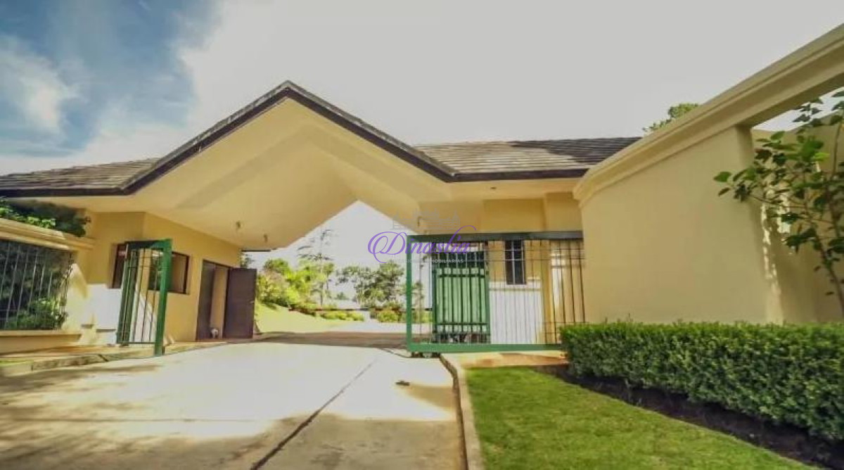 Casa ID.46 - Venta y Alquiler temporario de excelente Casa 4 dormitorios en Boulevard Park, Punta del Este.