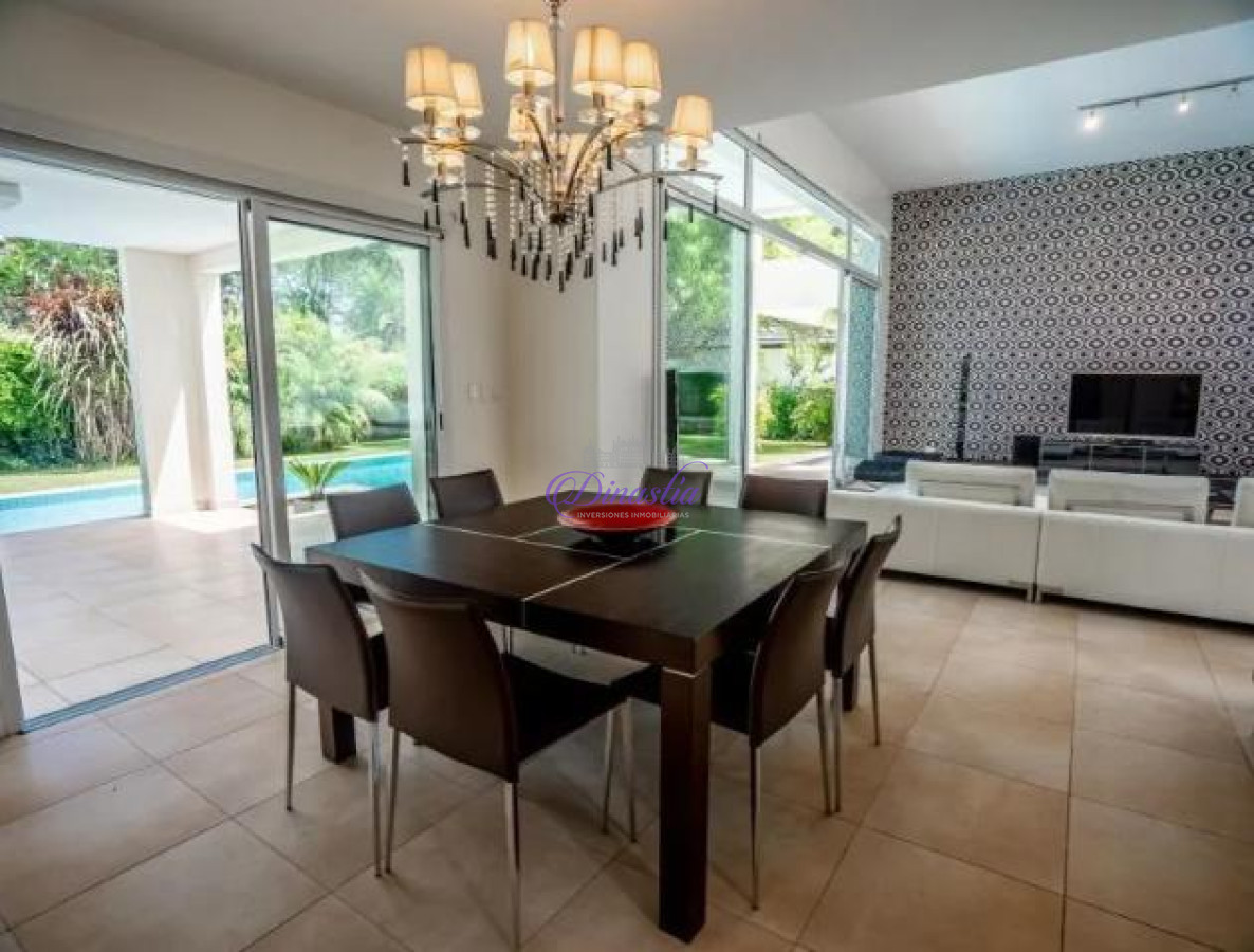 Casa ID.46 - Venta y Alquiler temporario de excelente Casa 4 dormitorios en Boulevard Park, Punta del Este.