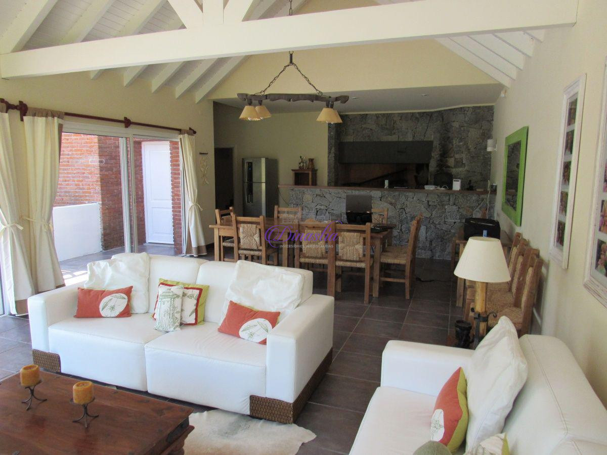 Casa ID.47 - Venta y Alquiler temporario de Casa 5 Dormitorios en B° Golf, Punta del Este