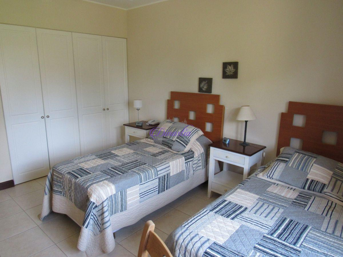 Casa ID.47 - Venta y Alquiler temporario de Casa 5 Dormitorios en B° Golf, Punta del Este