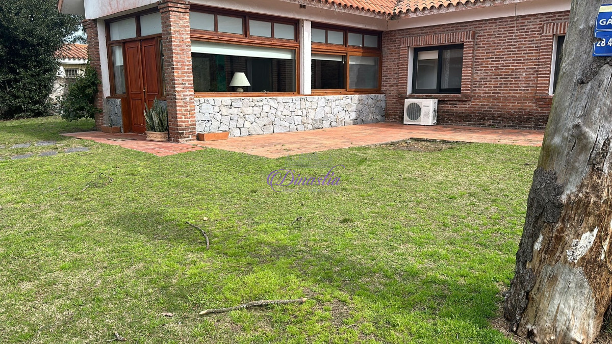 Casa ID.409 - Alquiler temporal Casa de 3 dormitorios en Jardines de Cordoba, Punta del Este
