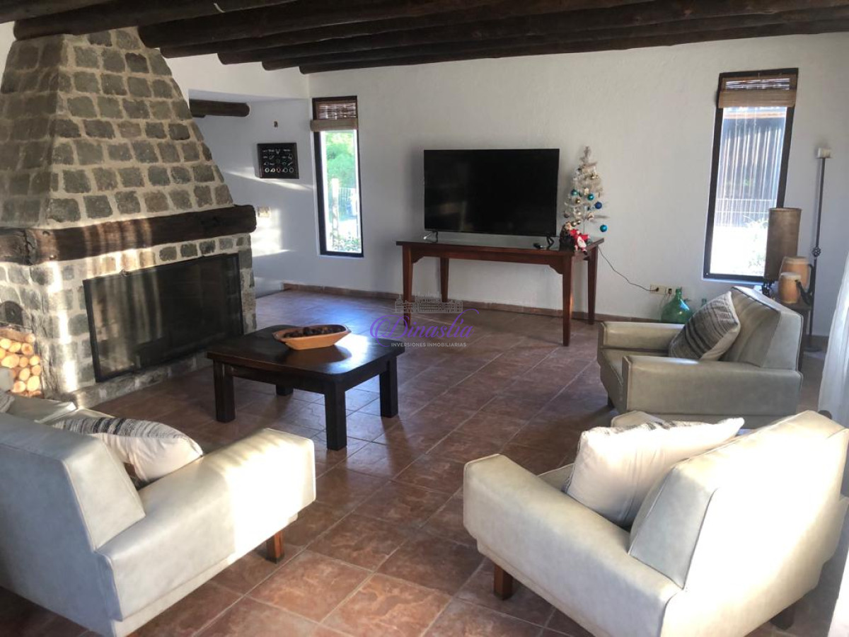 Casa ID.130 - Alquiler Casa 3 dormitorios a 50 metros del mar en Brio Bs As, Maldonado.