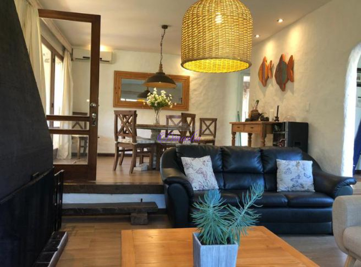 Casa ID.60 - Alquiler temporario Casa 3 dormitorios y dependencia en Rincon del Indio, Punta del Este.