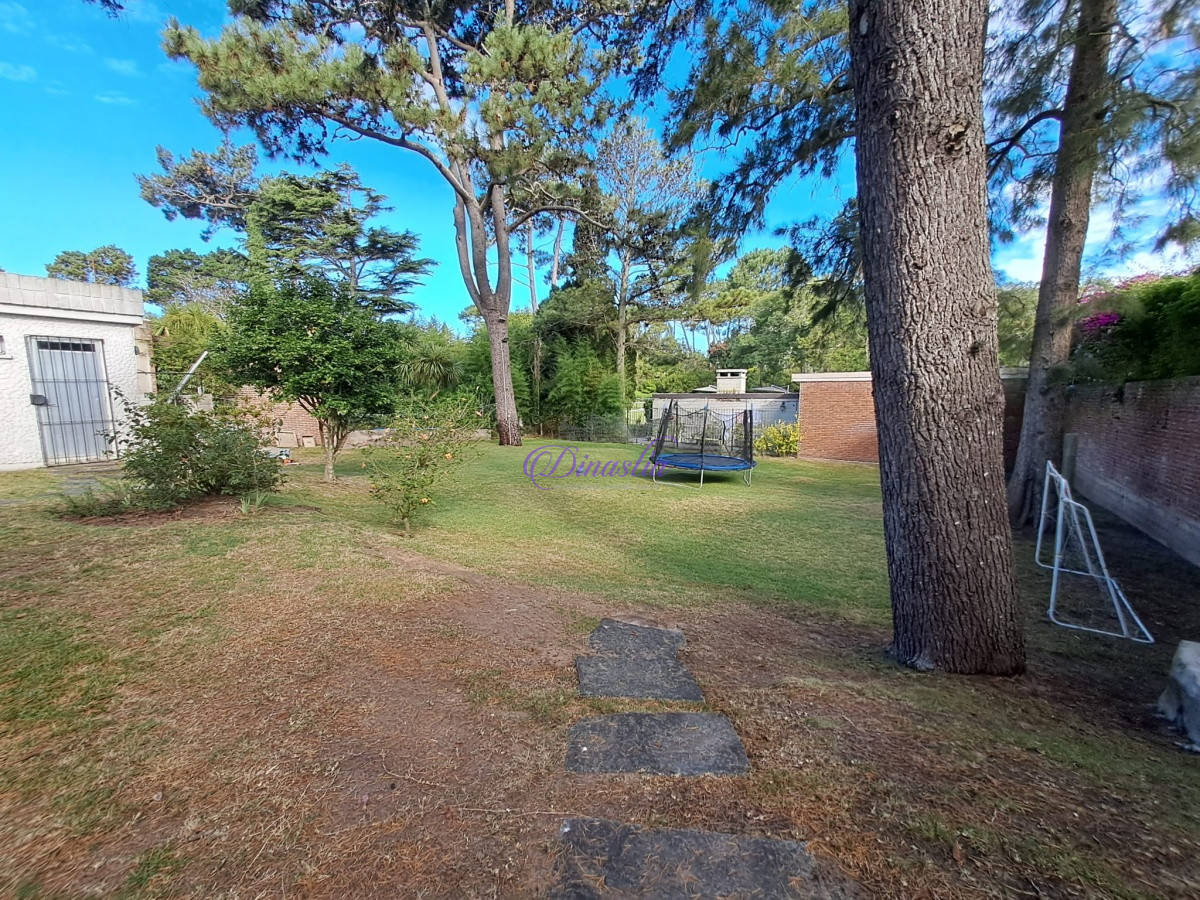 Casa ID.128 - Alquiler Anual Casa 3 dormitorios en Playa Mansa, Punta del Este