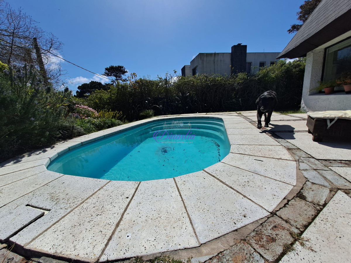 Casa ID.7 - Alquiler Casa de 5 dormitorios y dependencia en Pinares, Punta del Este.