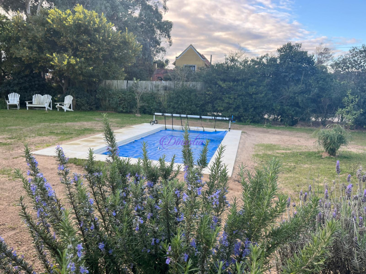 Casa ID.49 - Alquiler Temporario Casa de 3 dormitorios en La Barra, Maldonado.